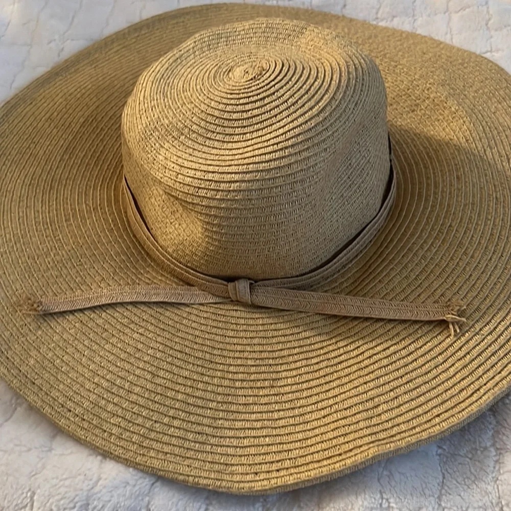 Sun Hat - Picture 2 of 5